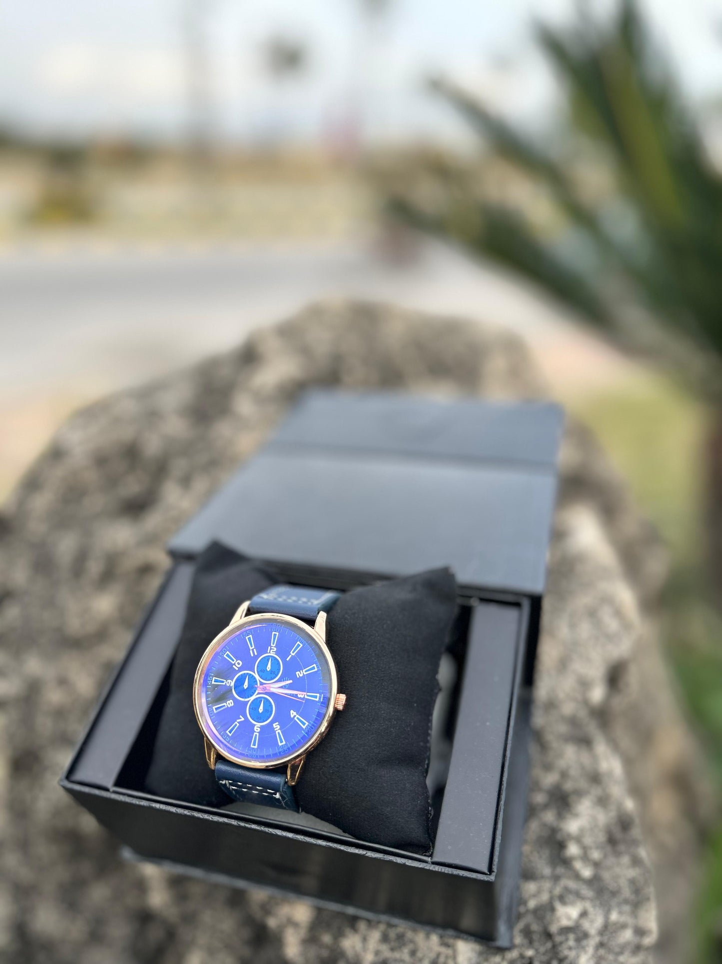Men's Trendy Strap-Style Timepiece