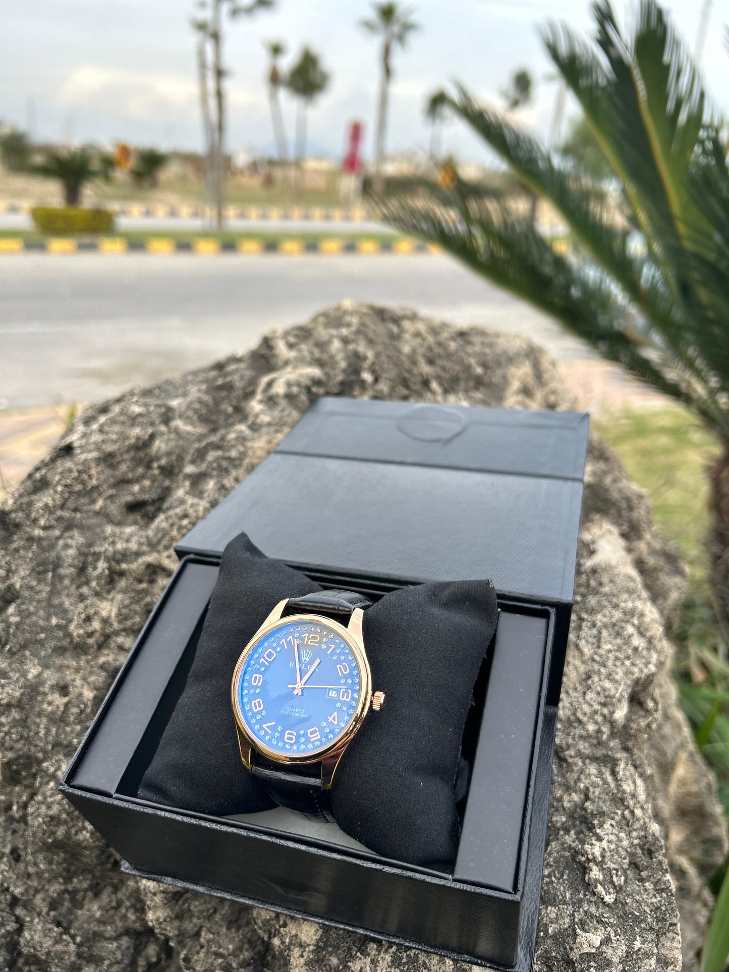 Men's Trendy Strap-Style Timepiece